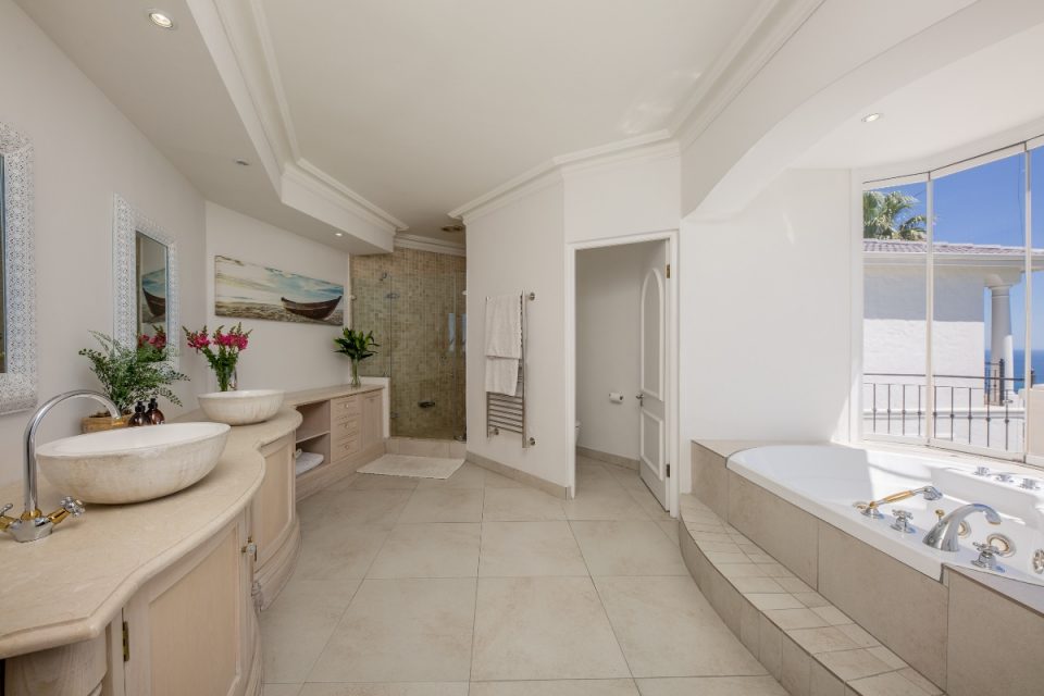 Secret Tranquility - En-suite to master