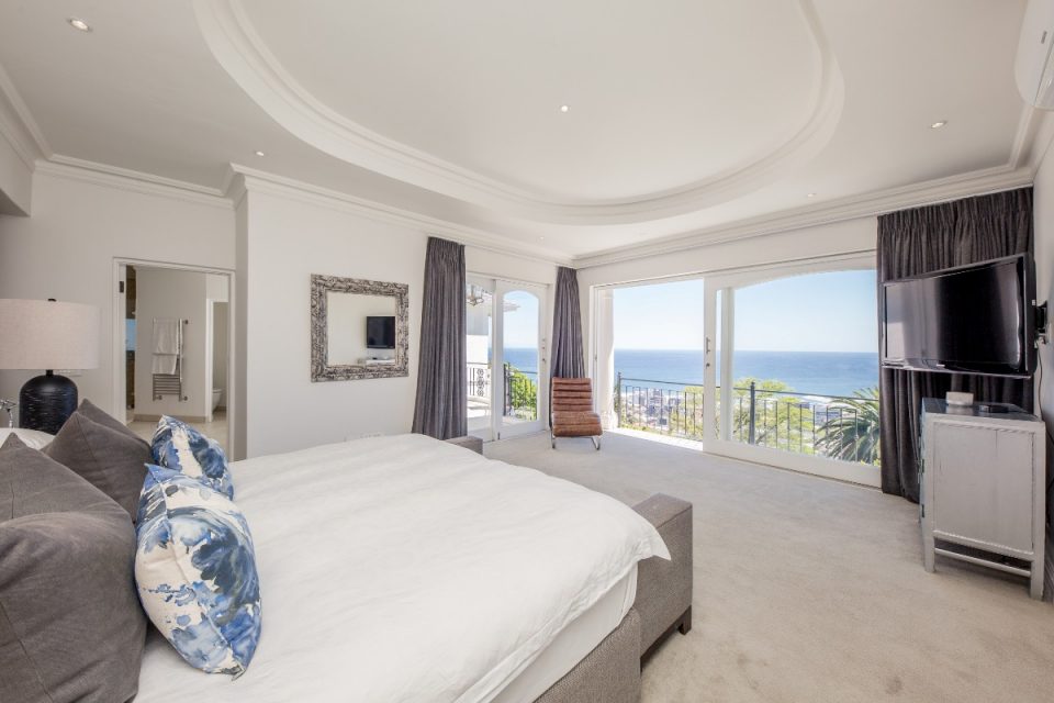 Secret Tranquility - Master bedroom with views