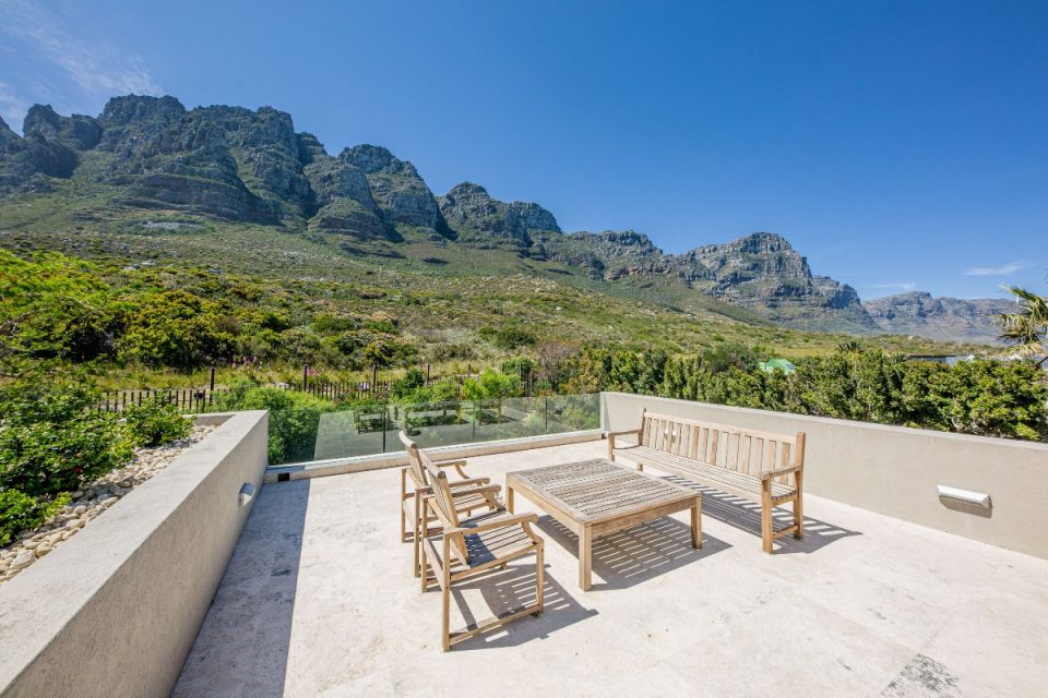 Theresa Views Villa - Deck with mountain views