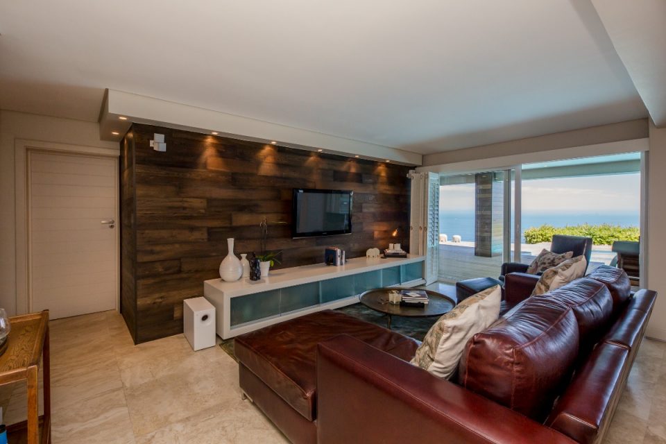 Theresa Views Villa - Tv lounge