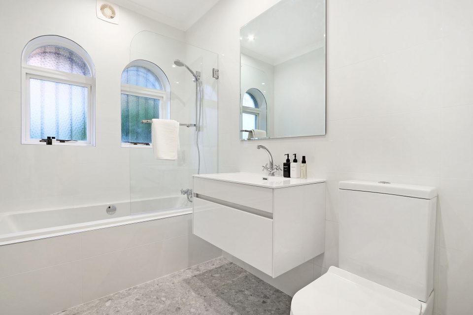 bella-riposa-179293528