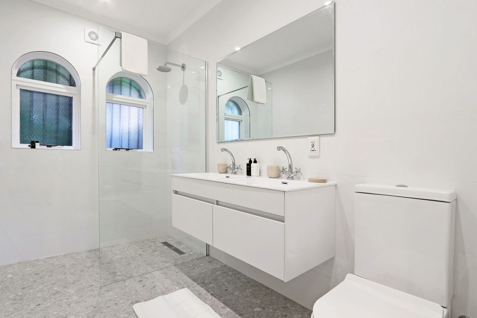 bella-riposa-179293529