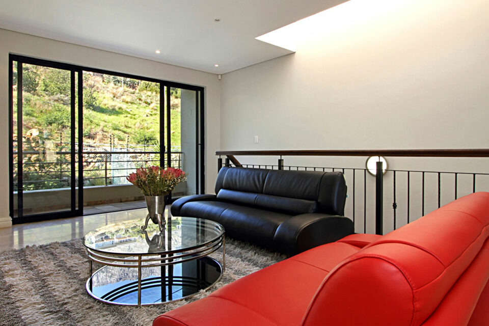 Medburn Views Penthouse - Upstairs Lounge