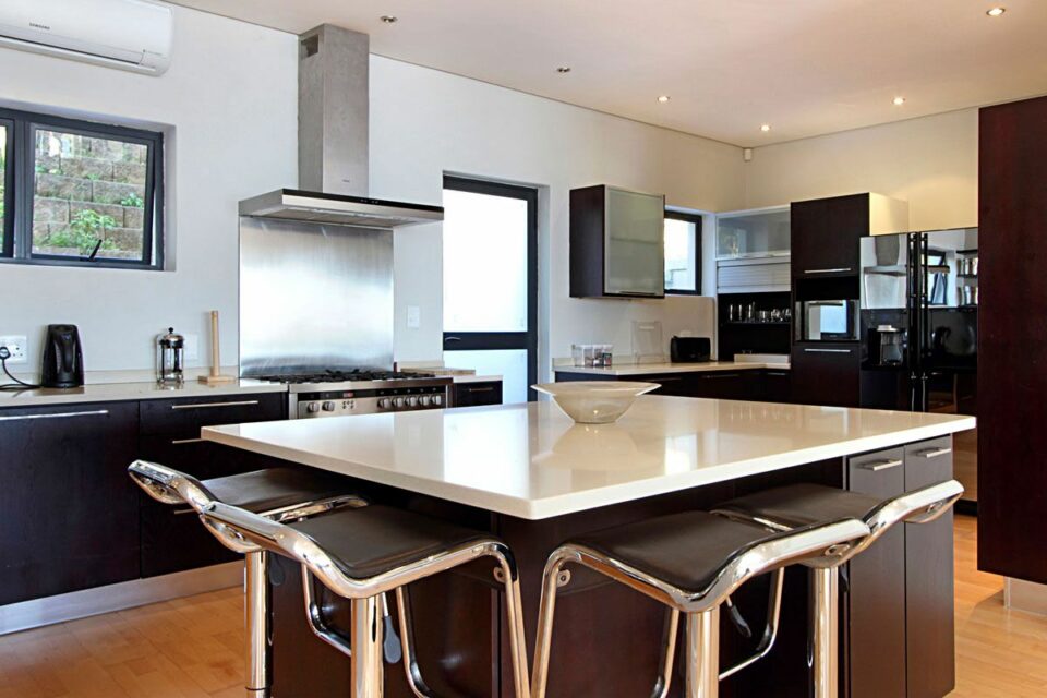 Medburn Views Penthouse - Kitchen