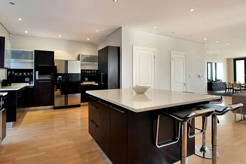 Medburn Views Penthouse - Large Kitchen