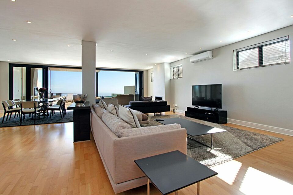 Medburn Views Penthouse - Open Plan