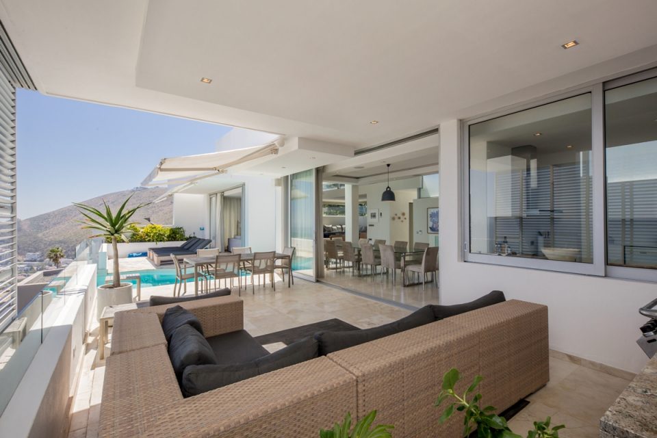 Top Views - Seating on balcony