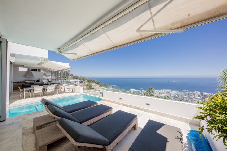 Top Views - Sun loungers & view