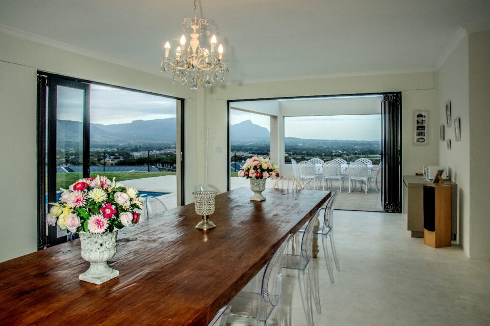 Mountain Side Mansion - Dining area