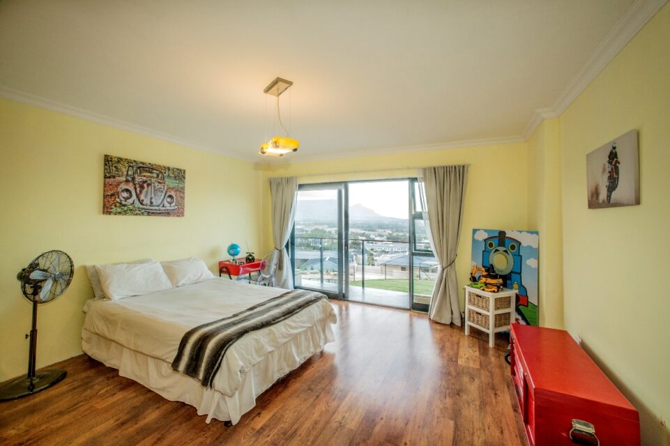 Mountain Side Mansion - Fourth bedroom