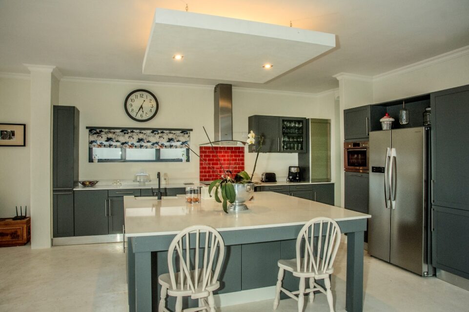 Mountain Side Mansion - Kitchen