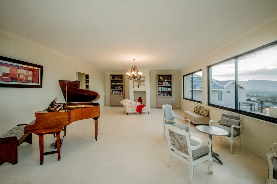 Mountain Side Mansion - Library