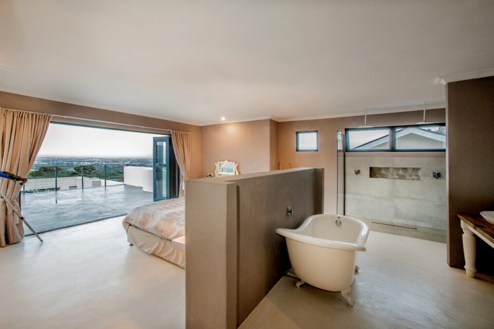 Mountain Side Mansion - Master bedroom