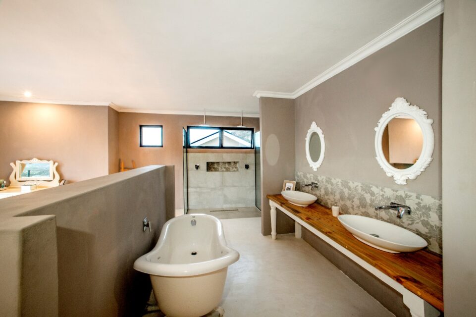 Mountain Side Mansion - Master en-suite