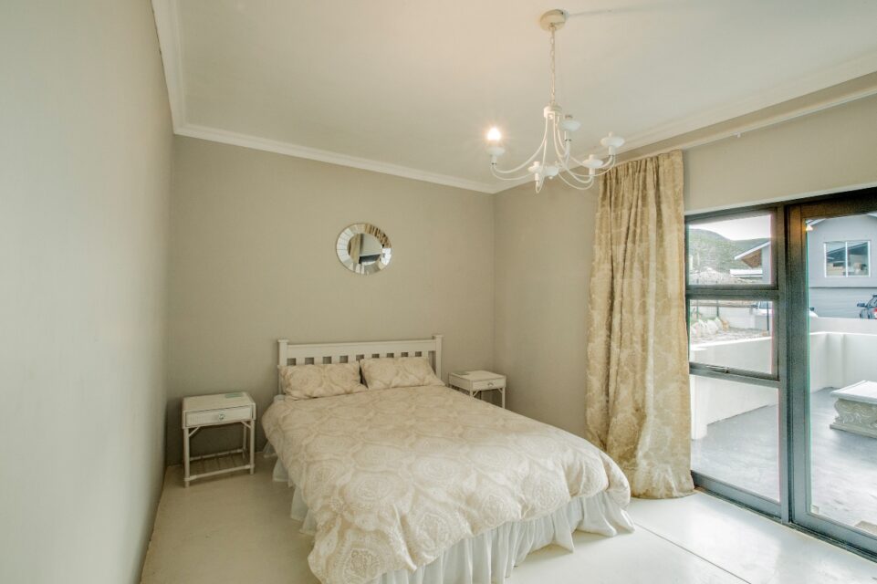 Mountain Side Mansion - Third bedroom