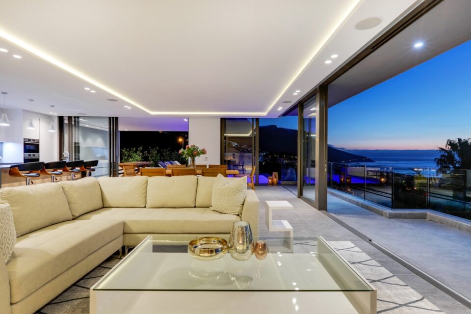 Skyline Main - Living room with views