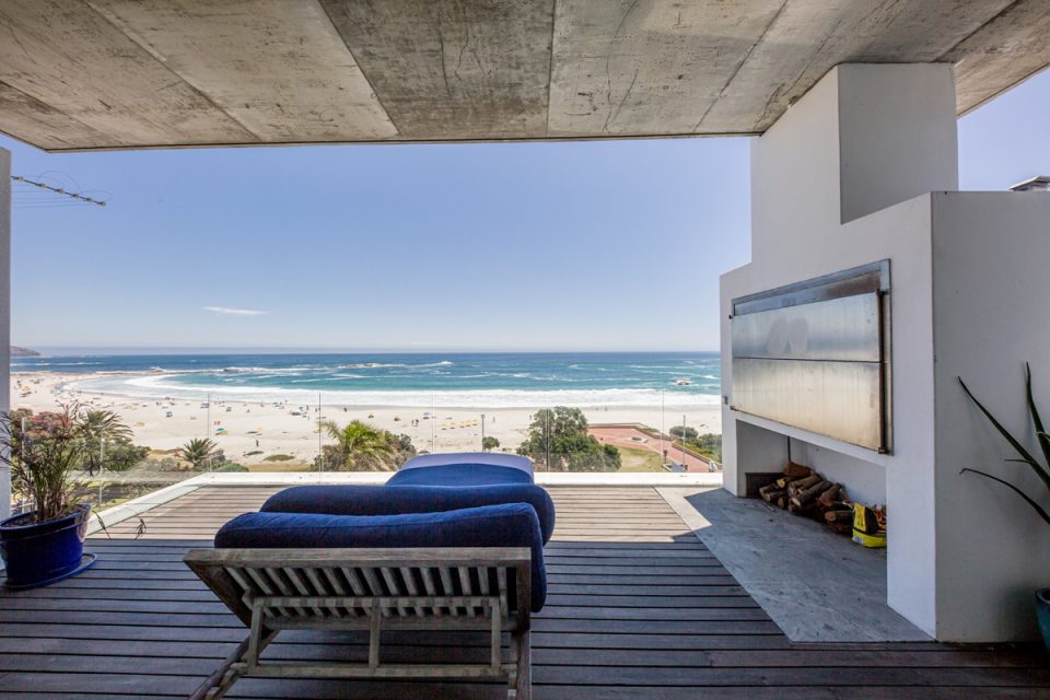 15 Views Penthouse - Balcony & Braai