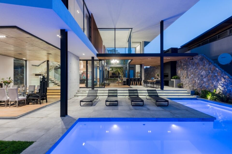 Anchor House - Pool and patio