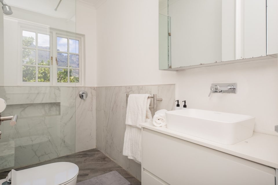 Aqua Vista - Bathroom