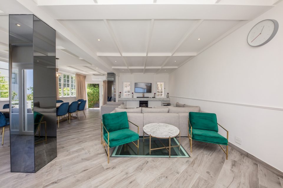 Aqua Vista - Living room