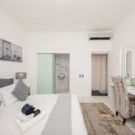 Indigo Bay - The Boat - Bedroom with en-suite