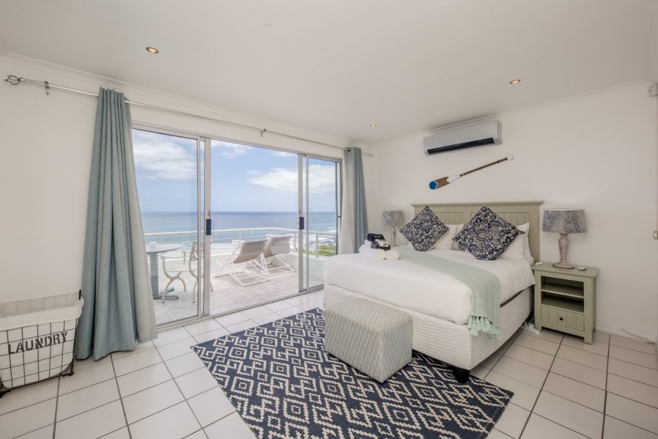 Indigo Bay  - The Penguin -  Bedroom with views