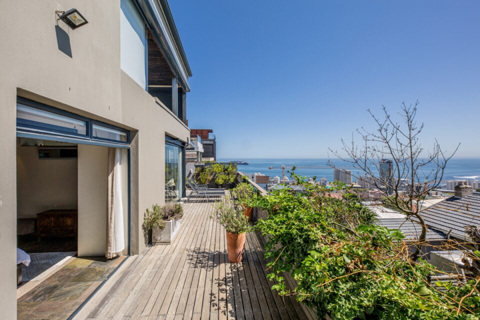 Rhine Stone - Balcony & Views