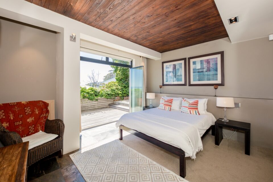 Rhine Stone - Bedroom 1