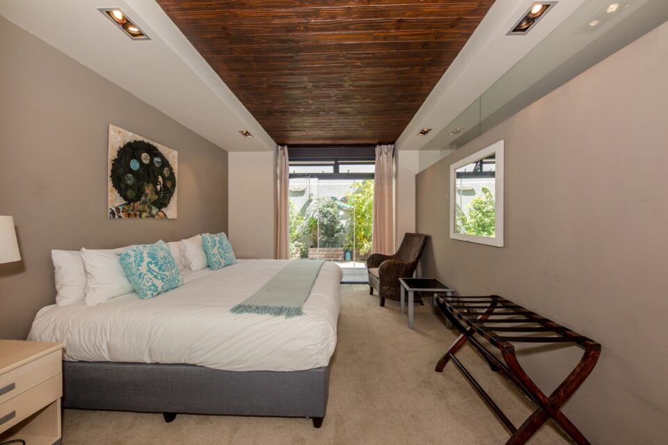 Rhine Stone - Bedroom 2 Outside Access