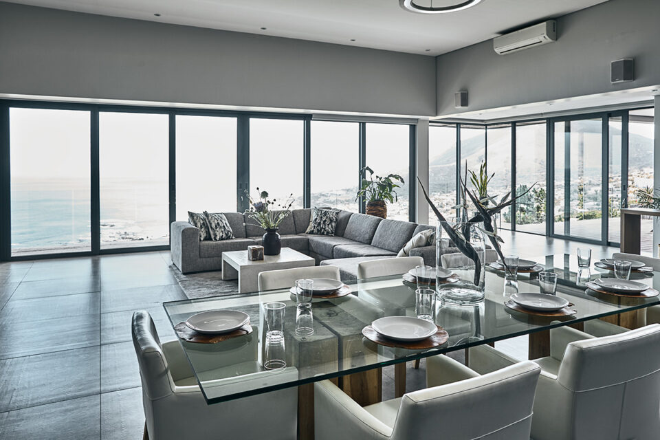 Halo Villa - Dining & Living Area