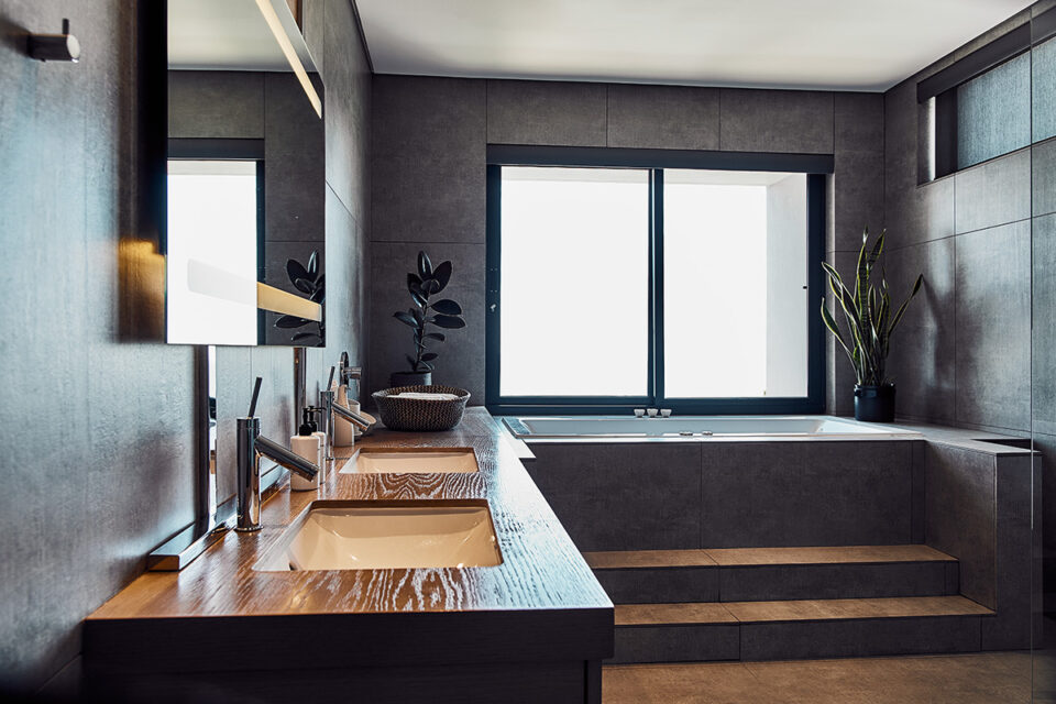 Halo Villa - Double Vanity Bathroom