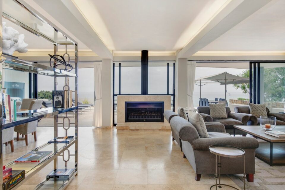 Wescamp Villa - Indooor Fireplace