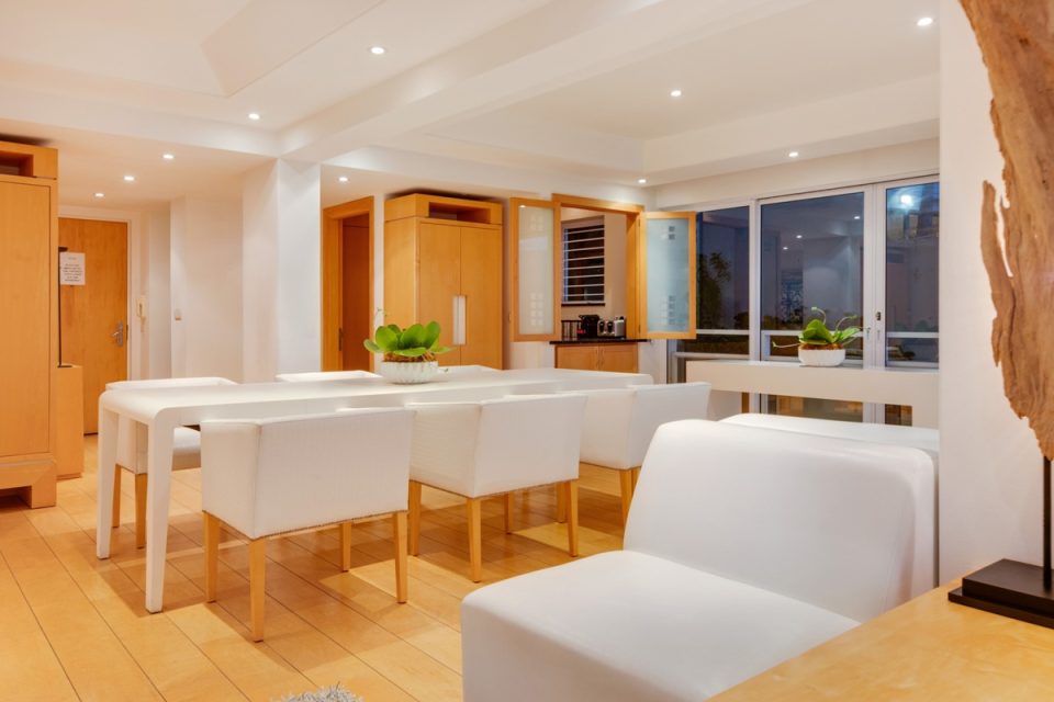 The Heron - Dining area