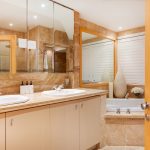 The Heron - Master bathroom