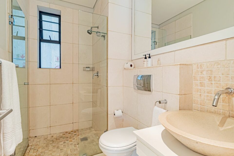 17 Geneva Drive - Bathroom