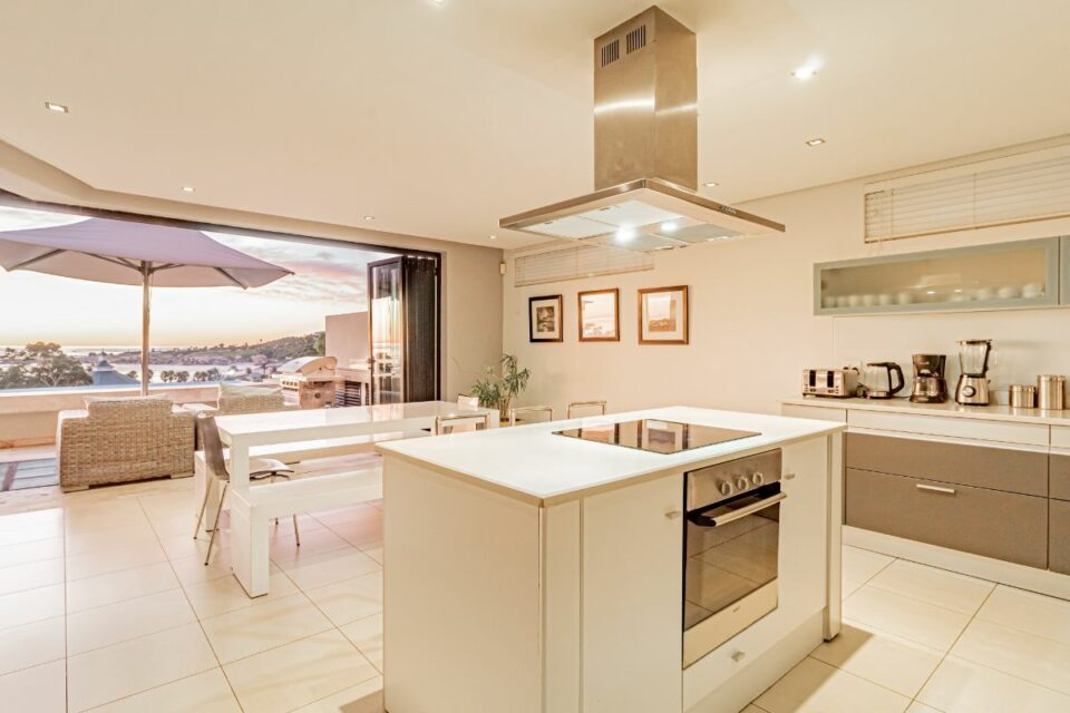 17 Geneva Drive - Kitchen and patio access