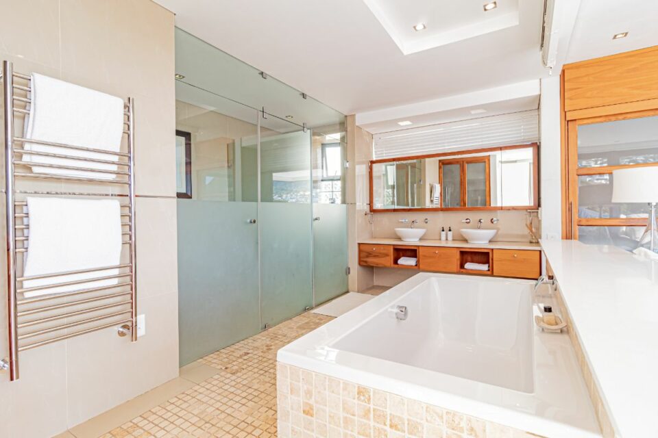 17 Geneva Drive - Master bedroom en-suite