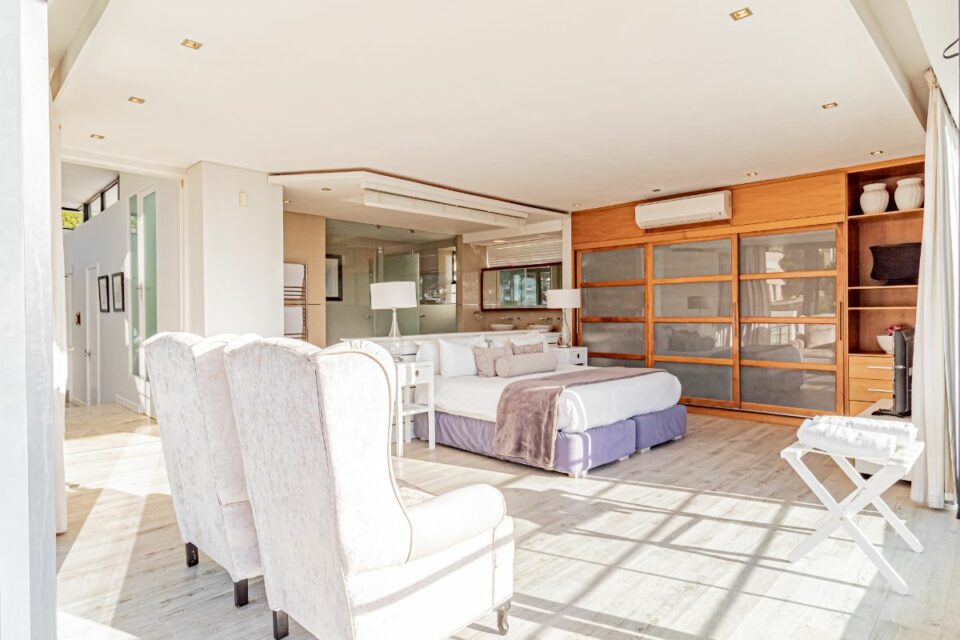 17 Geneva Drive - Master bedroom living area