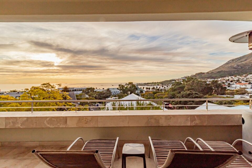 17 Geneva Drive - Sun loungers and view