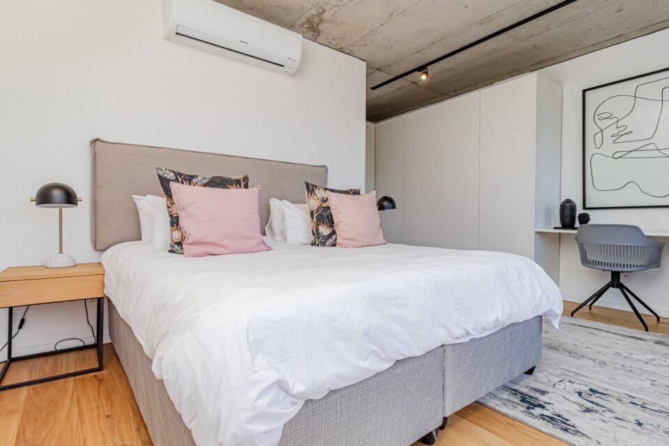 40 on L - Master bedroom