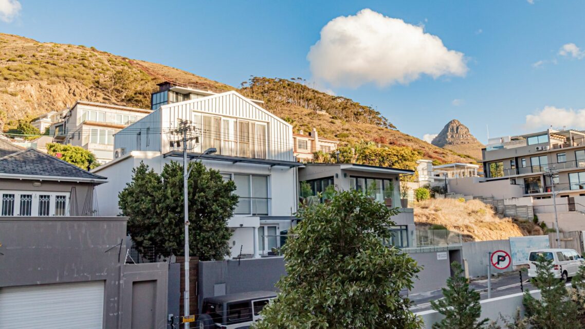 Alpha Sunsets - 2nd bedroom mountain views