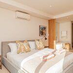 Alpha Sunsets - Master bedroom en suite