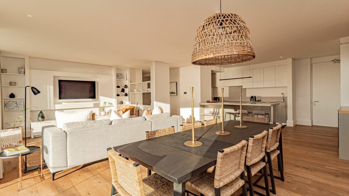 Alpha Sunsets - Open plan lounge, dining and kitchen