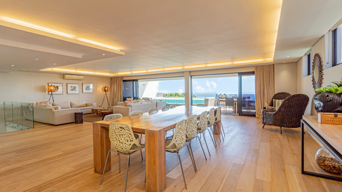 Casablanca - Dining for 12