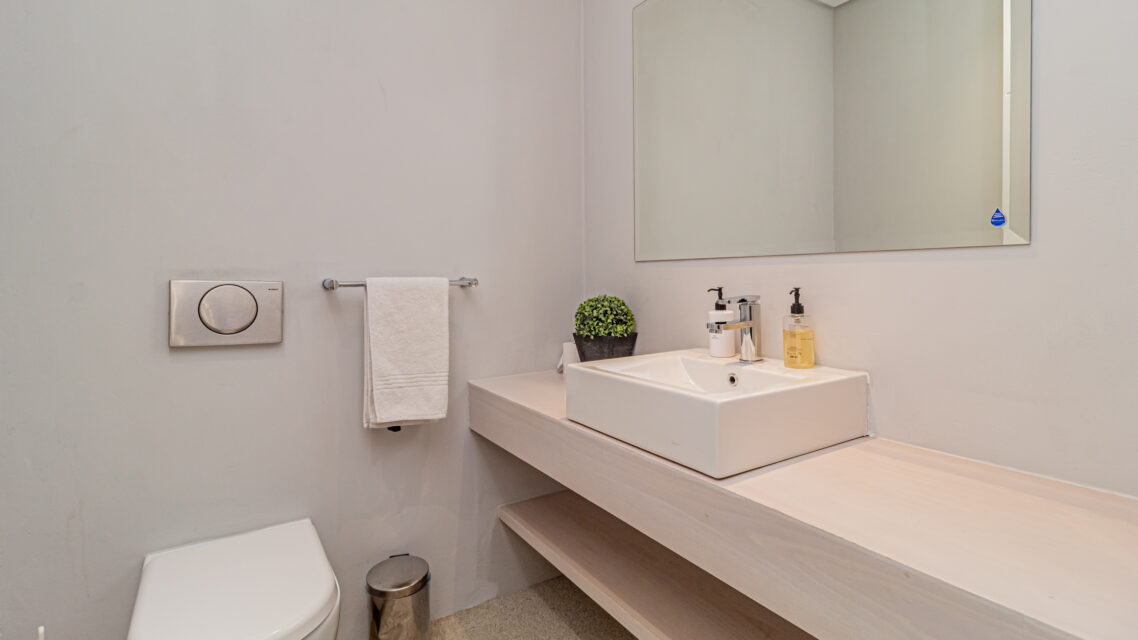 Casablanca - En-suite Bathroom