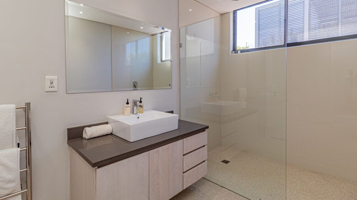 Casablanca - Shower Room