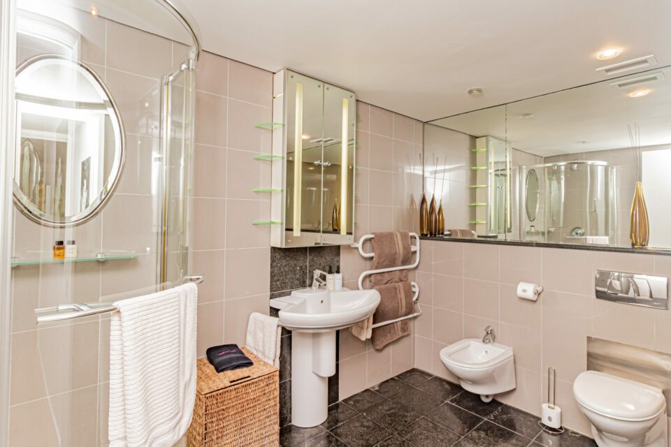 Clifton Rocks - Bathroom