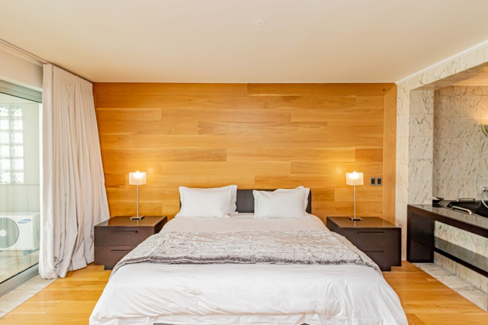 Clifton Rocks - Master bedroom