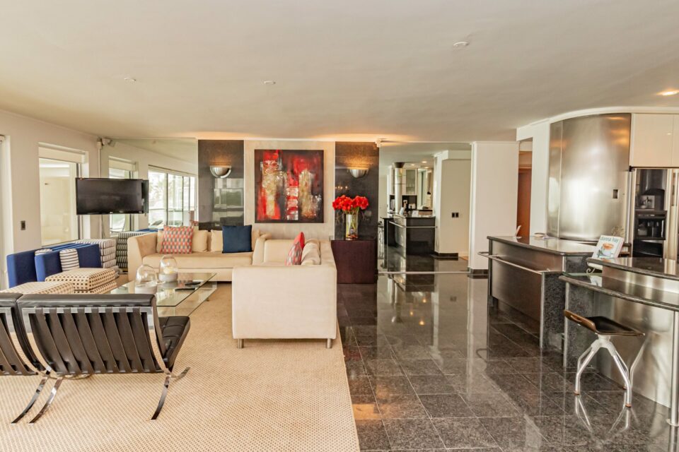 Clifton Rocks - Open-plan living room