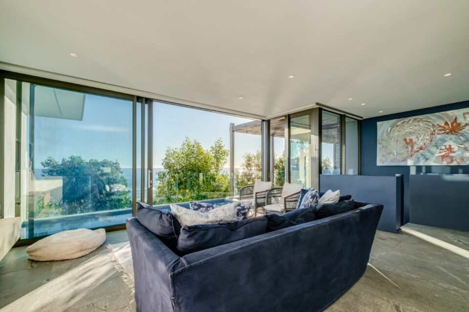 Coral Sea - Living Room Pool Access